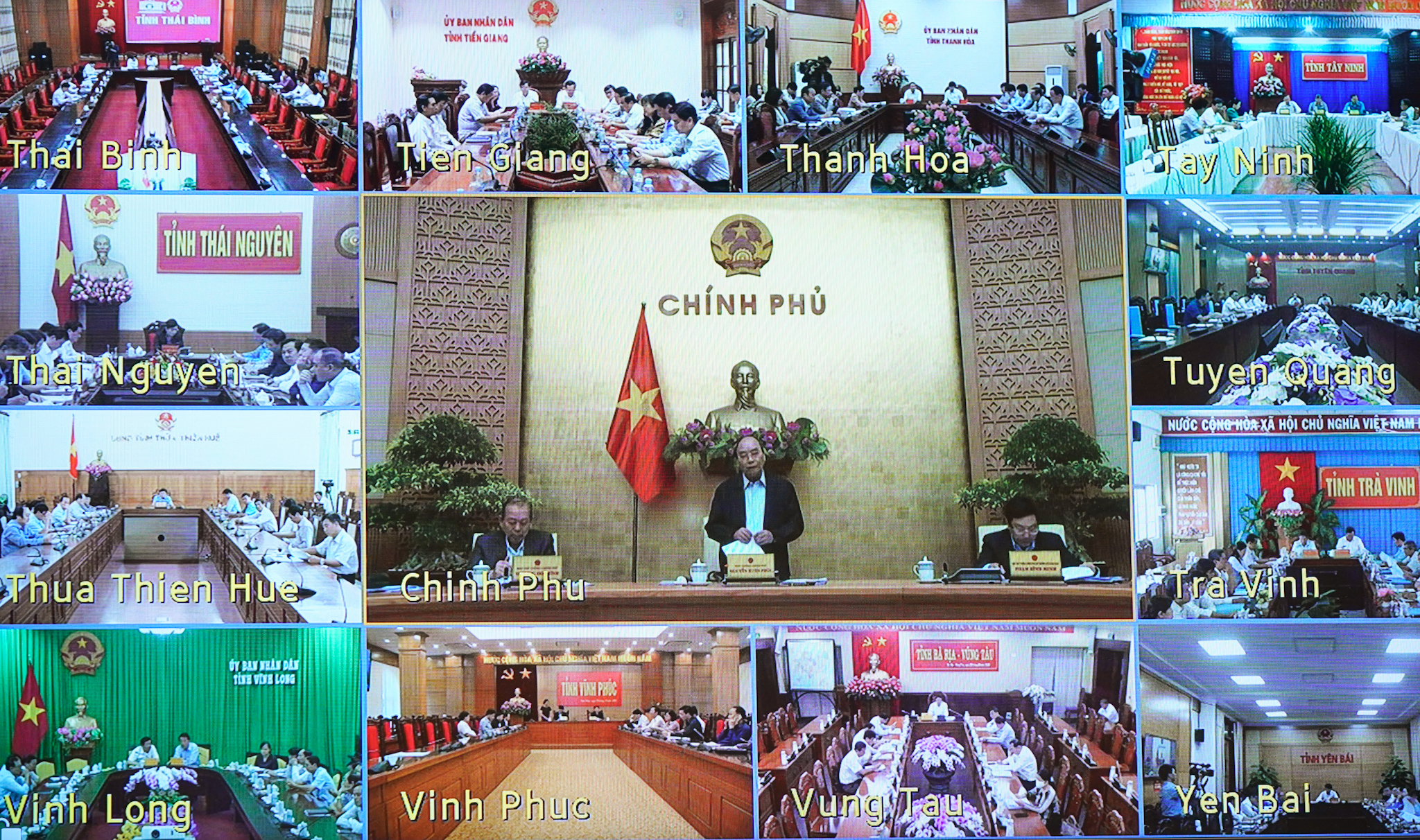 ທ່ານ​ນາ​ຍົກ​ລັດ​ຖະ​ມົນ​ຕີ ຫງວຽນ​ຊວັນ​ຟຸກ ເຂົ້າ​ຮ່ວມກອງ​ປະ​ຊຸມ​ກ່ຽວ​ກັບ​ການ​ປ່ອຍ​ ​ເງິນ​ລ​ົງທຶນ ODA