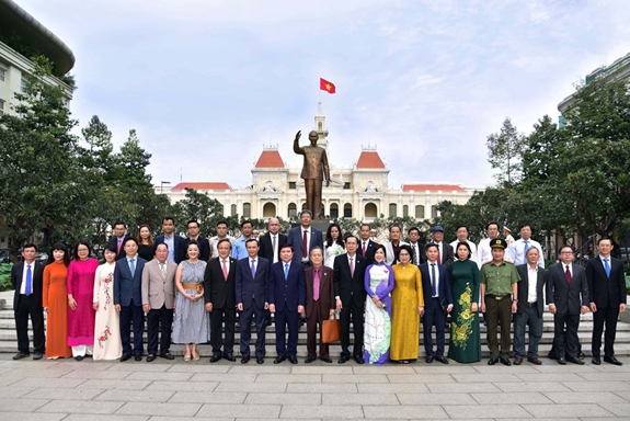 ນະ​ຄອນ​ໂຮ່​ຈີ​ມິນ ຍາມ​ໃດ​ກໍ​ເຄົາ​ລົບ​ທຸກ​ຄຳ​ເຫັນ​ປະ​ກອບ​ຂອງ​ຊາວ​ຫວຽດ​ນາມ ອາ​ໄສ ຢູ່​ຕ່າງ​ປະ​ເທດ