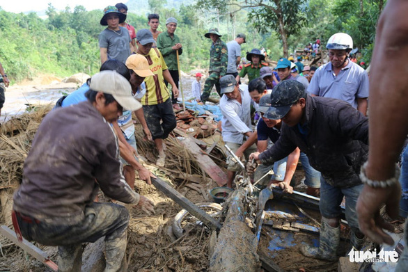 ທ່ານ​ນາ​ຍົກ​ລັດ​ຖະ​ມົນ​ຕີ ຫວຽດ​ນາມ ຮຽກ​ຮ້ອງ​ໃຫ້​ກູ້​ໄພ​ໃນເຫດ​​ດິນ​ເຊາະ​ເຈື່ອນ​ຢູ່ ກວ໋າງ​ນາມ ໂດຍ​ໄວ