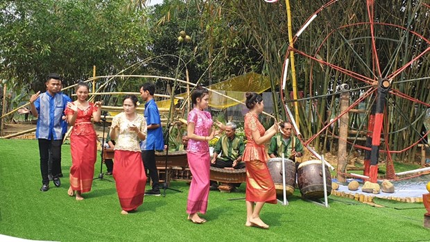 ບັນ​ດາ​ການ​ເຄື່ອນ​ໄຫວ​ວັດ​ທະ​ນະ​ທຳ​ເຊີດ​ຊູ​ນ້ຳ​ໃຈ​ມະ​ຫາ​ສາ​ມັກ​ຄີ​ທົ່ວ​ປວງ​ຊົນ​ທັງ​ຊາດ