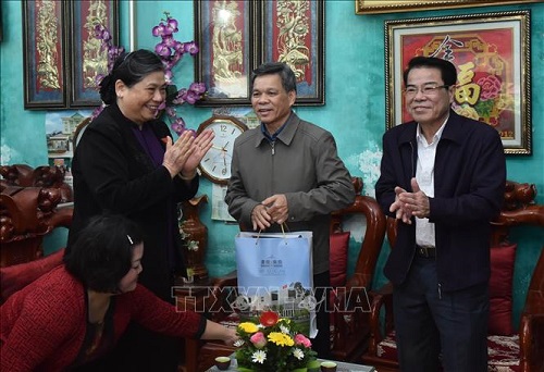 ລັດ ຫວຽດ​ນາມ ຍາມ​ໃດ​ກໍ​ເອົາ​ໃຈ​ໃສ່, ເບິ່ງ​ແຍງ​ດູ​ແລ​ໃຫ້​ບັນ​ດາ​ຄອບ​ຄົວ​ທີ່​ມີ​ຄຸນ​ງາມ​ຄວາມ​ດີ​ຕໍ່​ປະ​ເທດ​ຊາດ