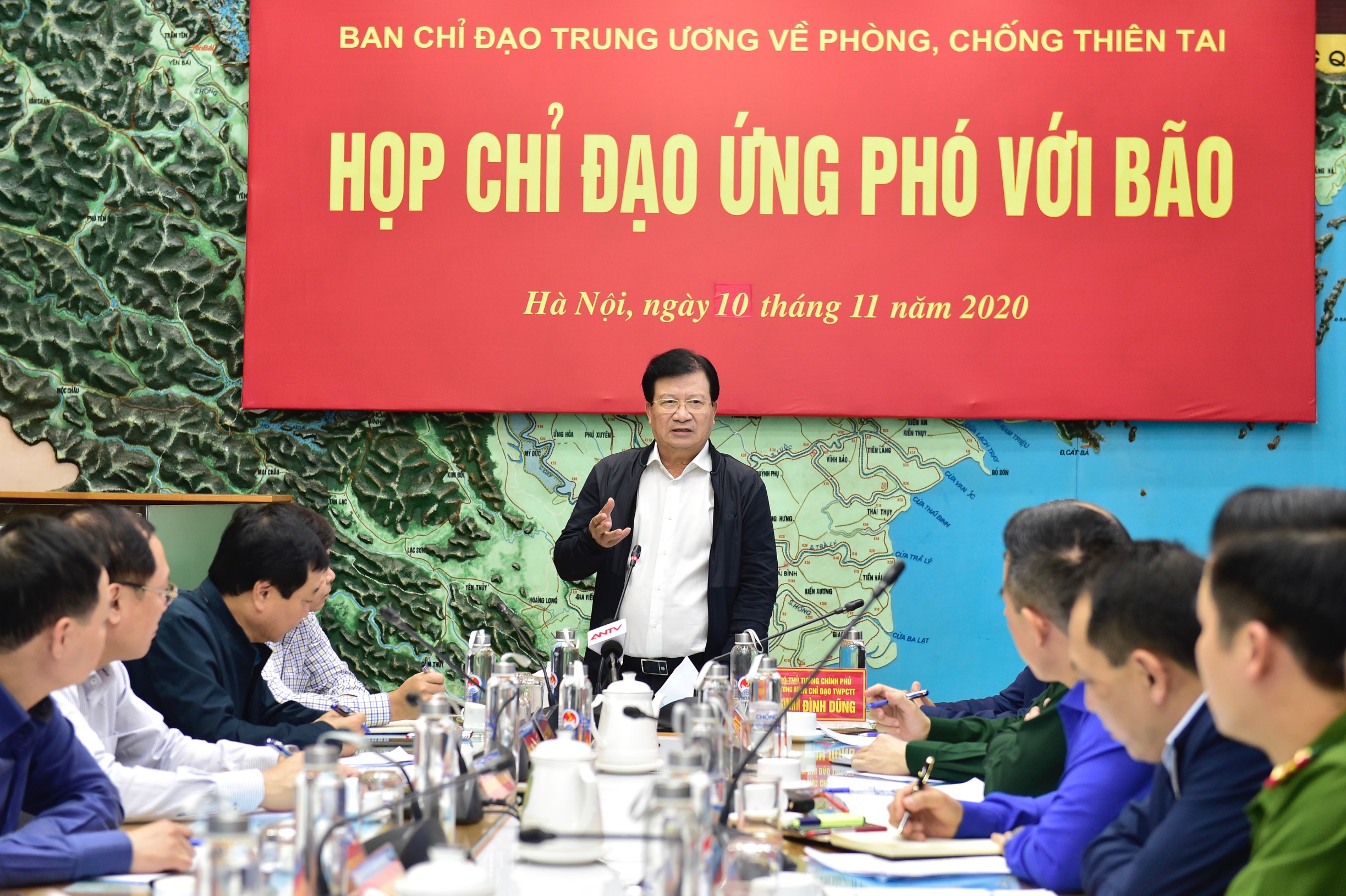 ເປັນ​ເຈົ້າ​ການ​ຮັບ​ມື​ກັບ​ພາ​ຍຸ Etau ແລະ Vamco ຕາມ​ທິດ​ນຳ “ 4 ຢູ່ກັບ​ທີ່”