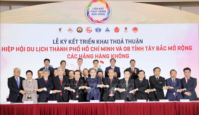 ຮອງນາຍົກລັດຖະມົນຕີ ຫວູດຶກດາມ ເຂົ້າຮ່ວມກອງປະຊຸມ ຮ່ວມສຳພັນພັດທະນາການທ່ອງທ່ຽວ ລະຫວ່າງນະຄອນ ໂຮ່ຈີມິນ ກັບ 8 ແຂວງ ເຂດທາງທິດຕາເວັນຕົກສຽງເໜືອ