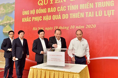 ເສກ​ສັ້ນ​ປັ້ນ​ແຕ່ງ ບິດ​ເບືອນ​ຄວາມ​ຈິງ ບໍ່​ອາດ​ແບ່ງ​ແຍກ​ກຸ່ມ​ກ້ອນ​ມະ​ຫາ​ສາ​ມັກ​ຄີ​ທົ່ວ​ປວງ​ຊົນທັງ​ຊາດ​ໄດ້