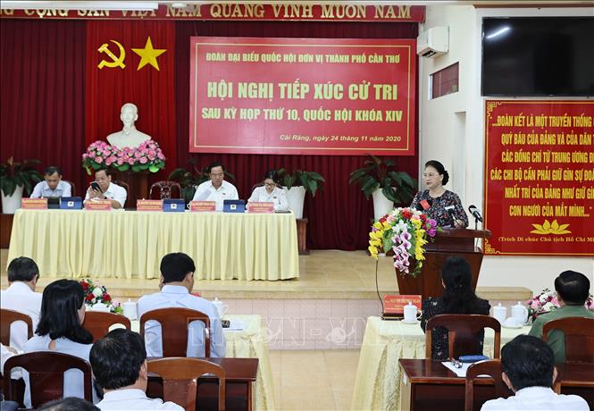 ທ່ານ​ນາງ​ປະ​ທານ​ສະ​ພາ​ແຫ່ງ​ຊ​າດ ຫ​ວຽດ​ນາມ ຫງວຽນ​ທິ​ກິມ​ເງິນ​ລົງພົບ​ປະ​ກັບ​ຜູ້​ມີ​ສິດ​ເລືອກ​ຕັ້ງ​ນະ​ຄອນ​ເກິ່ນ​ເທີ