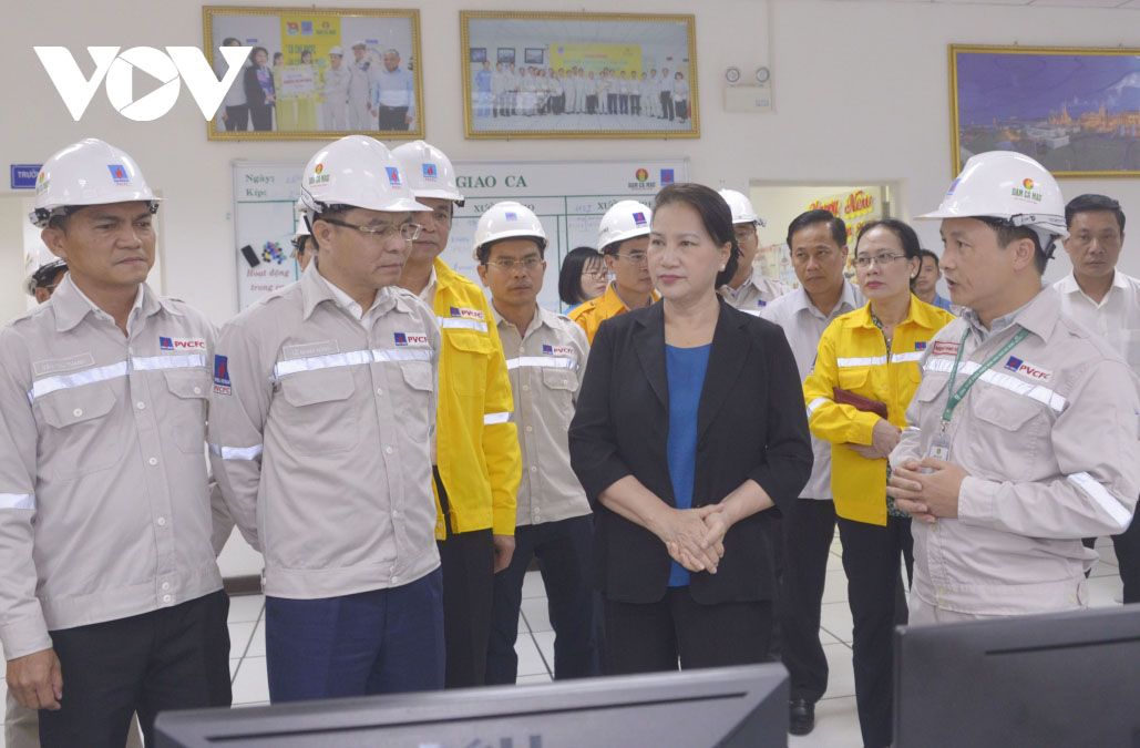 ທ່ານ​ນາງ​ປະ​ທານ​ສະ​ພາ​ແຫ່ງ​ຊາດ ຫວຽດ​ນາມ ຫງວຽນ​ທິ​ກິມ​ເງິນ ​ລົງເຮັດ​ວຽກ​​ຢູ່ແຂວງ​ກ່າ​ເມົາ