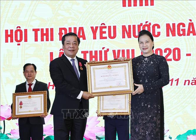 ກອງ​ປະ​ຊຸມ​ໃຫ່​ຍ​ແຂ່ງ​ຂັນ​​ຮັກ​ຊາດ​ຂະ​ແໜງ​ທະ​ນາ​ຄານ​ຄັ້ງ​ທີ 8