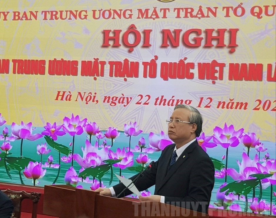 ເດັດ​ດຽວ​ຕໍ່​ສູ້​ກັບ​ບັນ​ດາ​ທັດ​ສະ​ນະ​ທີ່​ຜິດ​ພາດ, ປະ​ຕິ​ການ, ແບ່ງ​ແຍກກ​ຸ່ມ​ກ້ອນ​ມະ​ຫາ​ສາ​ມັກ​ຄີ​ທົ່ວ​ປວງ​ຊົນ​ທັງ​ຊາດ