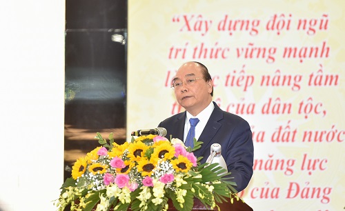 ທ່ານ​ນາ​ຍົກ​ລັດ​ຖະ​ມົນ​ຕີ ຫງວຽນ​ຊວັນ​ຟຸກ: ນັກ​ວິ​ທະ​ຍາ​ສາດ​ແມ່​ນຊັບ​ສົມ​ບັດທີ່​ລ້ຳ​ຄ່າຂອງ​ຊາດ