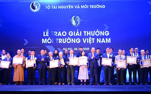 ມອບ​ລາງວັນ​ສິ່ງ​ແວດ​ລ້ອມ ຫວຽດ​ນາມ ແລະ ລາງວັນ​ສື່ມວນ​ຊົນ​ຊັບ​ພະ​ຍາ​ກອນ ແລະ ສິ່ງ​ແວດ​ລ້ອ​ມ​ຄັ້ງ​ທີ 5