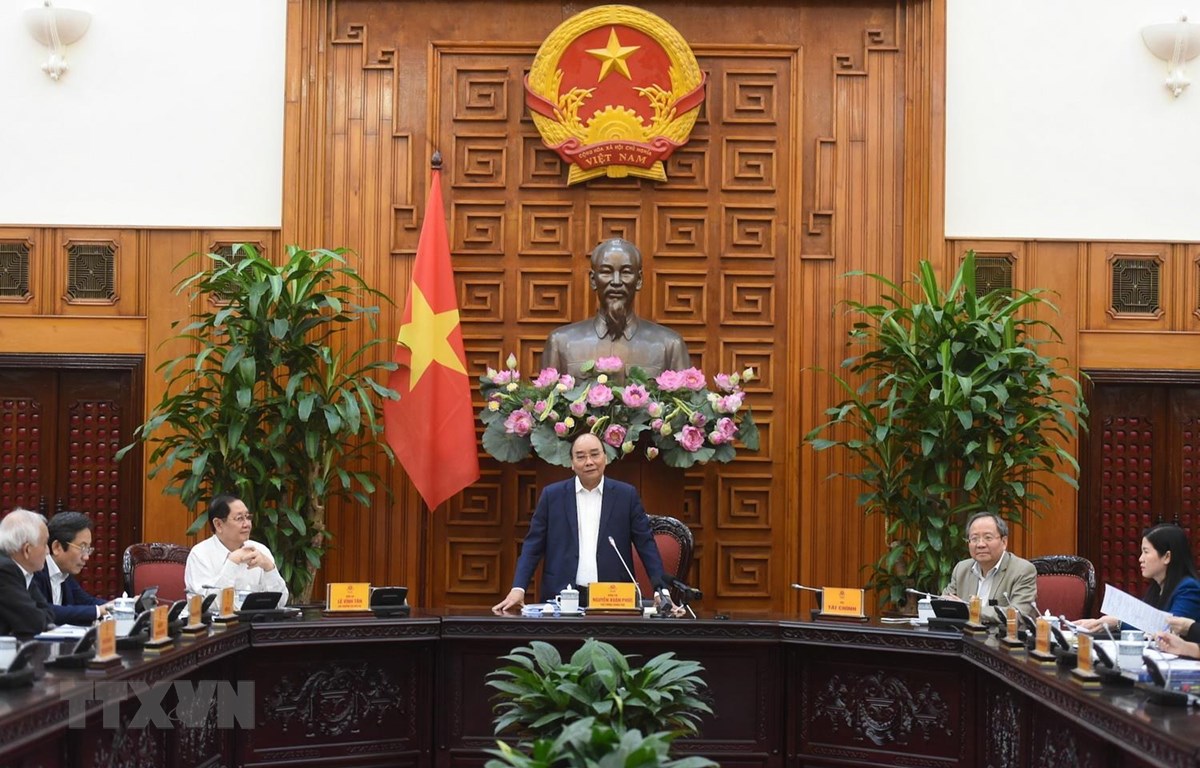 ນາຍົກລັດຖະມົນຕີຫງວຽນຊວນຟຸກ ເປັນປະທານກອງປະຊຸມກັບຄະນະຊີ້ນຳການຮຽບຮຽງ ປຶ້ມປະຫວັດສາດລັດຖະບານ