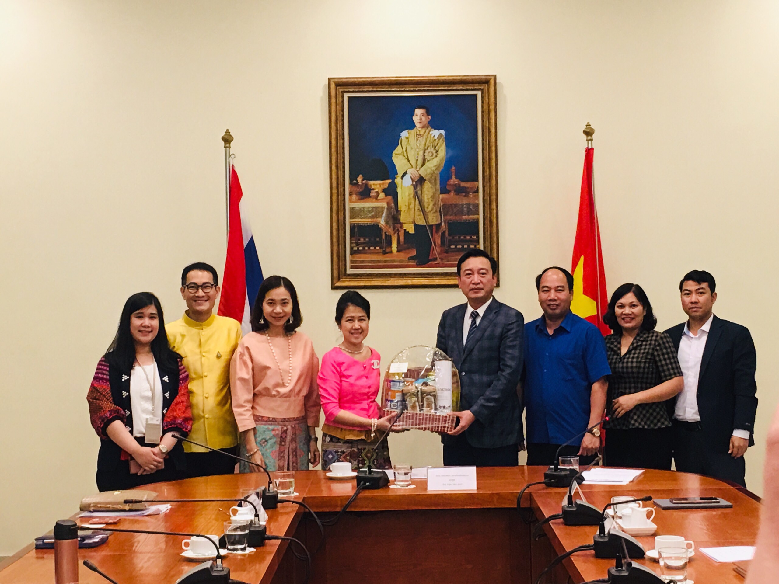 ຫວຽດ​ນາມ ແລະ ໄທ ຮ່ວມ​ມື​ກັນພັດ​ທະ​ນາ​ປະ​ຊາ​ຄົມ​ແບບ​ຍືນ​ຍົງ​ຕາມ​ຫຼັກປັດ​​ຊະ​ຍາ​ເສດ​ຖະ​ກິດ​ພໍ​ພຽງ