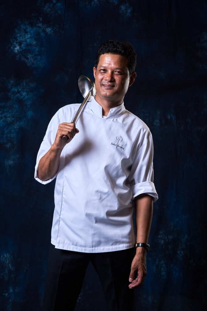 Sakal Phoeng  - ຜູ້​ມີ​ຄວາມ​ເມົາ​ມົວ​ຢ່າງ​ສຸດ​ຈິດ​ສຸ​ດ​ໃຈ​ກັບ​ອາ​ຊີບ​​ພໍ່​ຄົວ