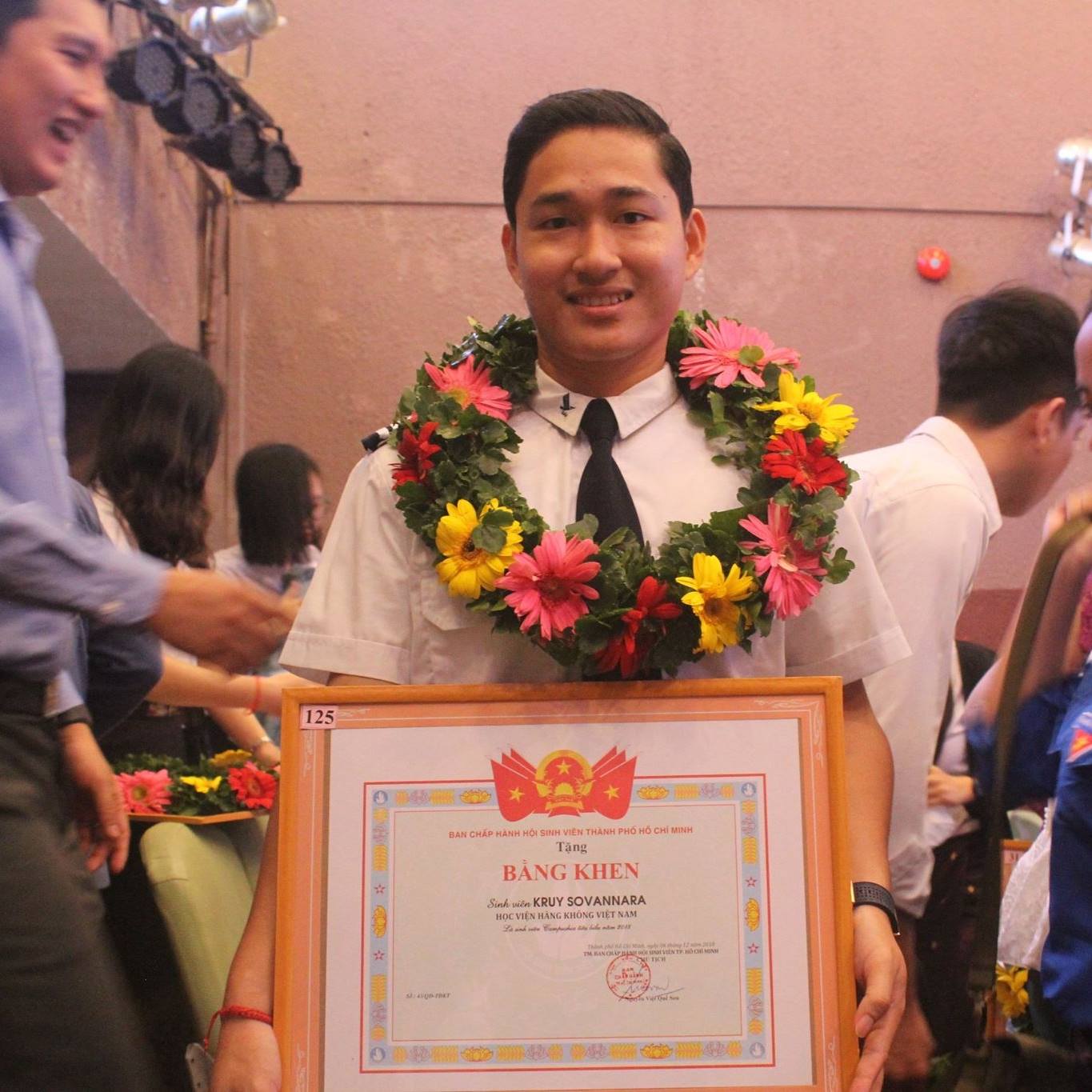 ຫວຽດ​ນາມ - ແຫ່ງຫຼໍ່​ລ້ຽງ​ຄວາມ​ຝັນ​ໄປ​ຮຽນ​ຕ່າງ​ປ​ະ​ເທດ