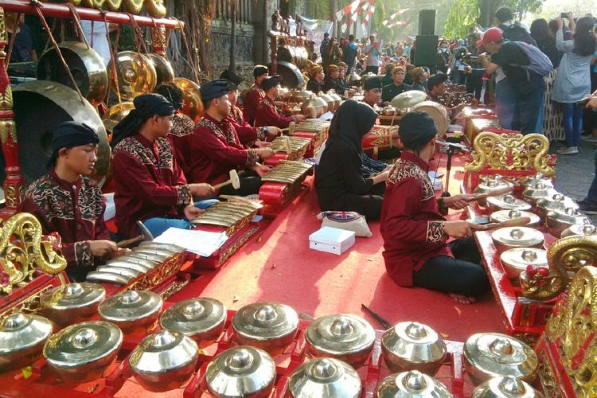 ວົງ​ດົນ​ຕີ Gamelan ຂອງ ອິນ​ໂດ​ເນ​ເຊຍ - ມໍ​ລະ​ດົກ​ວັດ​ທະ​ນະ​ທຳ​ບໍ່​ເປັນ​ວັດ​ຖຸ​ຂອງມວນ​ມະ​ນຸດ