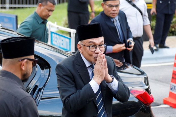 ການ​ນຳ​ຝ່າຍ​ຄ້ານ Anwar Ibrahim ໄດ້​ຮັບ​ການ​ບົ່ງ​ຕົວ​ເປັນ​ນາ​ຍົກ​ລັດ​ຖະ​ມົນ​ຕີ ຄົນ​ໃໝ່​ຂອງ ມາ​ເລ​ເຊຍ