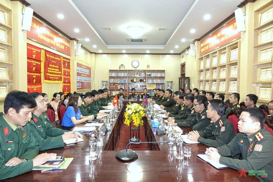 ເພີ່ມ​ທະ​ວີ​ການ​​ພົບ​ປະແລກ​ປ່ຽນ​ຊາວ​ໜຸ່ມກອງ​ທັບ​ຫວຽດ​ນາມ - ລາວ