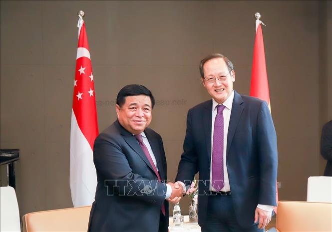 ເພີ່ມ​ທະ​ວີ​ການ​ເຊື່ອມ​ຕໍ່​ພື້ນ​ຖານ​ເສດ​ຖະ​ກິດ ຫວຽດ​ນາມ ແລະ ສິງ​ກະ​ໂປ