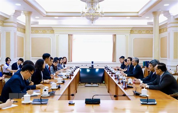 ການ​ນຳ​ນະ​ຄອນ​ໂຮ່​ຈີ​ມິນ ໃຫ້​ການ​ຕ້ອນ​ຮັບ​ການ​ນຳ​ທ້ອງ​ຖິ່ນ​ຂອງ​ລາວ, ກຳ​ປູ​ເຈຍ ແລະ ສ.ເກົາຫຼີ