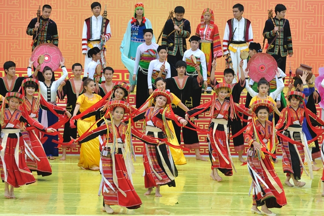 ສືບຕໍ່ກໍ່ສ້າງ ແລະ ພັດທະນາວັນນະຄະດີສິລະປະ