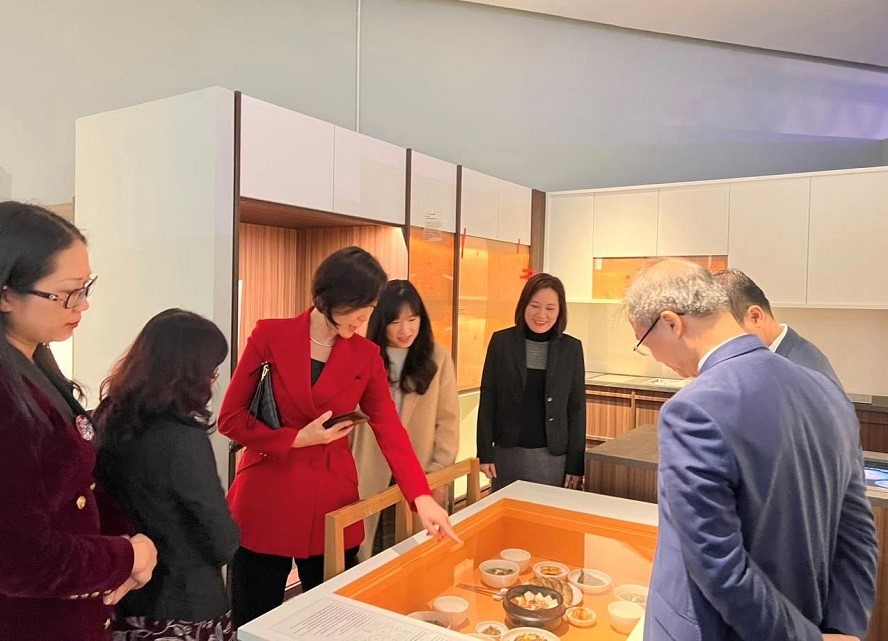 ໄຂ​ຫ້ອງວາງ​ສະ​ແດງ​ສ.ເກົາຫຼີ ຢູ່ ຮ່າ​ໂນ້ຍ