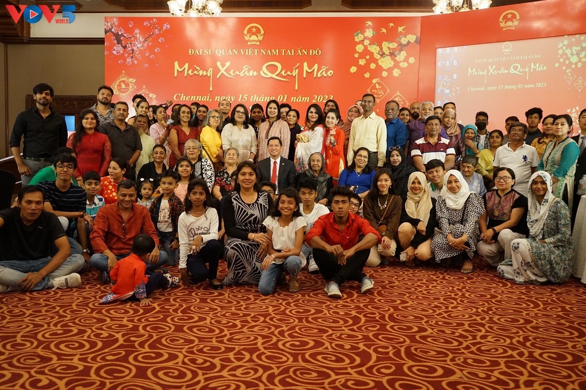 ບຸນ​ປີ​ໃໝ່​ປະ​ຈຳ​ຊາດ​ຂອງ​ຊາວ ຫວຽດ​ນາມ ອາ​ໄສ ຢູ່​ຕ່າງ​ປະ​ເທດ