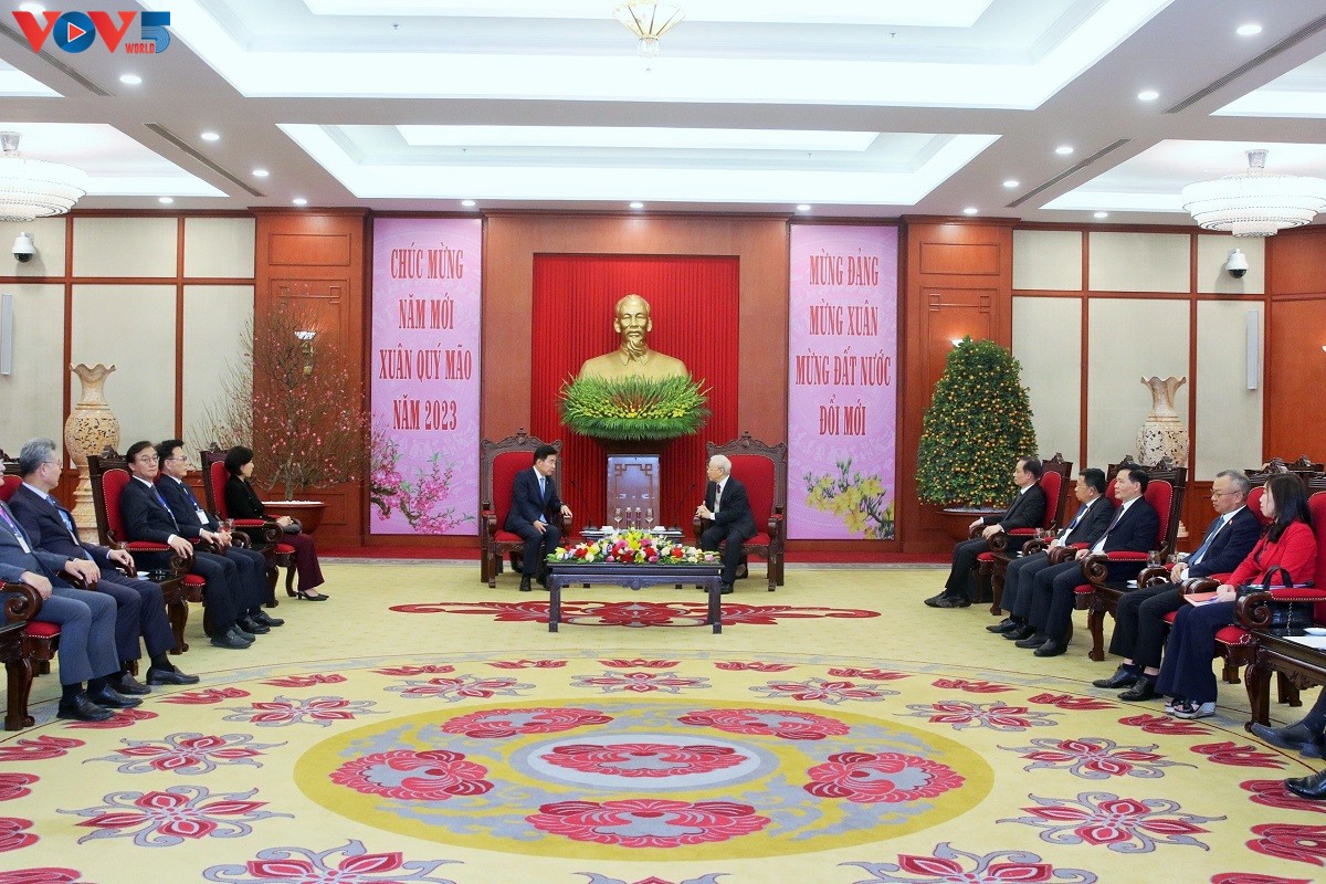 ທ່ານ​ເລ​ຂາ​ທິ​ການ​ໃຫຍ່ ຫງວຽນ​ຝູ​ຈ້ອງ ຕ້ອນ​ຮັບ​ທ່ານ​ປະ​ທານ​ສະ​ພາ​ແຫ່ງ​ຊາດ ສ.ເກົາຫຼີ Kim Jin Pyo