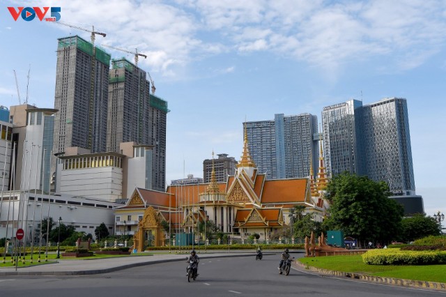 ກຳ​ປູ​ເຈຍ ຫຼຸດ​ລະ​ດັບ​ຄາດ​ຄະ​ເນ​ອັດ​ຕາ​ການ​ເຕີບ​ໂຕ​ເສດ​ຖະ​ກິດ​ໃນ​ປີ 2023