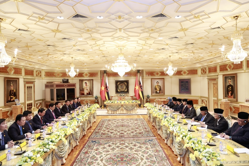 ທ່ານ​ນາ​ຍົກ​ລັດ​ຖະ​ມົນ​ຕີ ຟ້າມ​ມິງ​ຈິງ ພົບ​ປະ​ເຈ​ລະ​ຈາ​ກັບ ພະ​ມະ​ຫາກະ​ສັດ ບ​ຣູ​ໄນ Hassannal Bolkiah