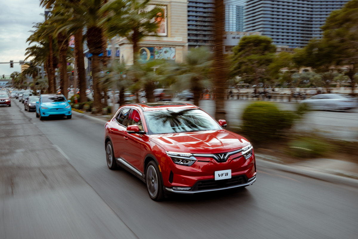 VinFast ມອບສົ່ງ​ລົດ​ໄຟ​ຟ້າ VF8 ໃຫ້​ແກ່​ລູກ​ຄ້າ ຢູ່​ອາ​ເມ​ລິ​ກາ​ນັບ​ແຕ່​ວັນ​ທີ 1 ມີ​ນາ