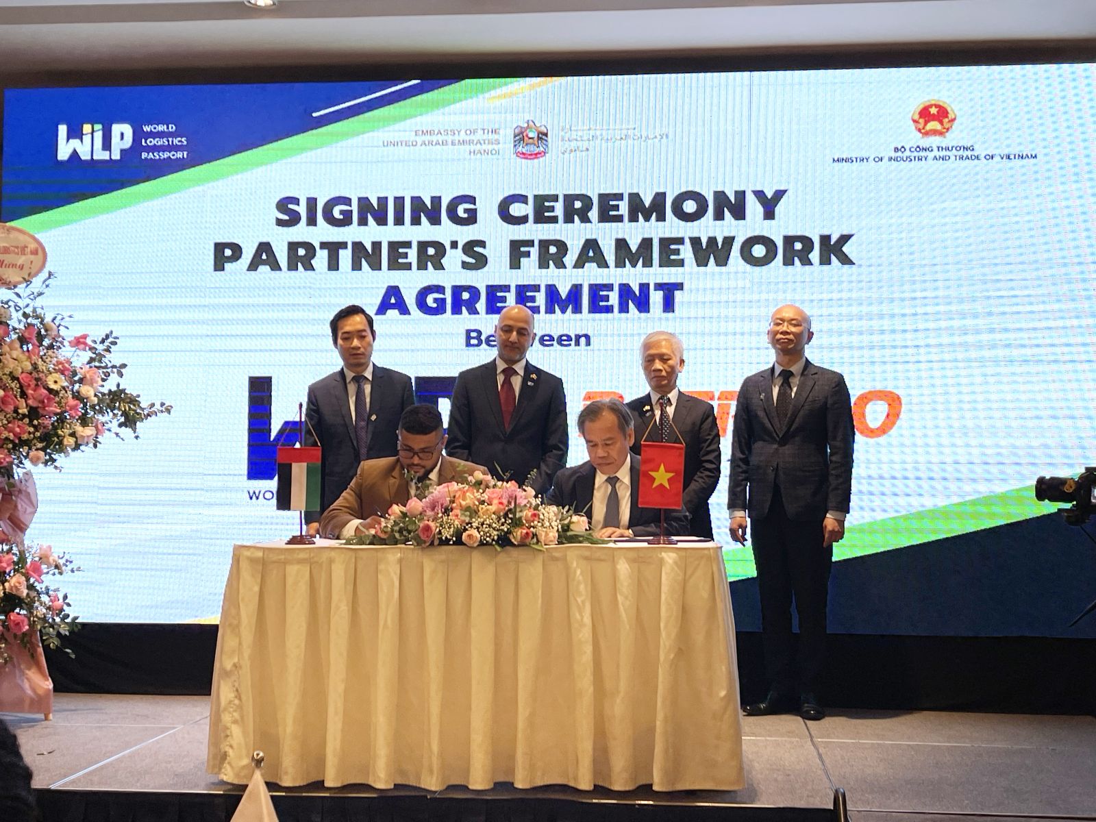 ຂໍ້​ລິ​ເລີ່ມ​ໜັງ​ສື​ຜ່ານ​ແດນ Logistics ໂລກ - ຄວາມ​ສາ​ມາດ​ບົ່ມ​ຊ້ອນ​ເພີ່ມ​ທະ​ວີ​ການ​ຮ່ວມ​ມື ຫວຽດ​ນາມ - UAE ກ່ຽວ​ກັບ Logistics