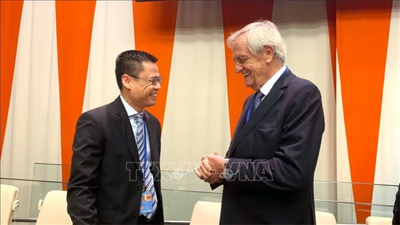 ສ​ປ​ຊ ຕີ​ລາ​ຄາ​ສູງ​ການ​ປະ​ກອບ​ສ່ວນ​ຂອງ​ບັນ​ດາ​ພະ​ນັກ​ງານ, ນັກ​ຮົບ​ເສ​ນາ​ຮັກ ແລະ ຕຳຫຼວດ​ຮັກ​ສາ​ສັນ​ຕິ​ພາບ ຫວຽດ​ນາມ ຢູ່ ຊູ​ດັງ​ໃຕ້