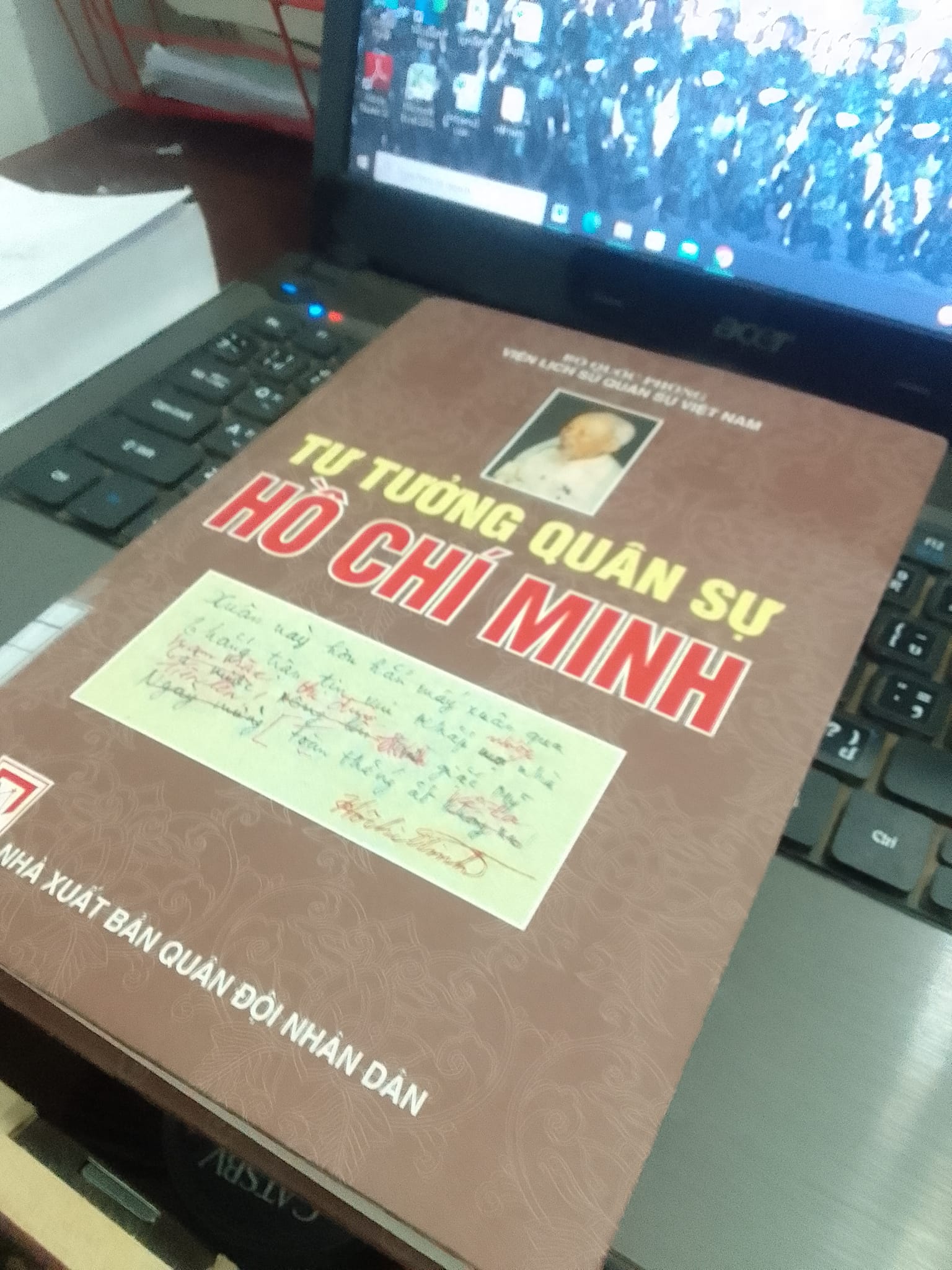 ລຸງ​ໂຮ່​ໃນ​ດວງ​ໃຈ​ຂອງ​ຊາວ​ໜຸ່ມ ຫວຽດ​ນາມ ແລະ ໂລກ