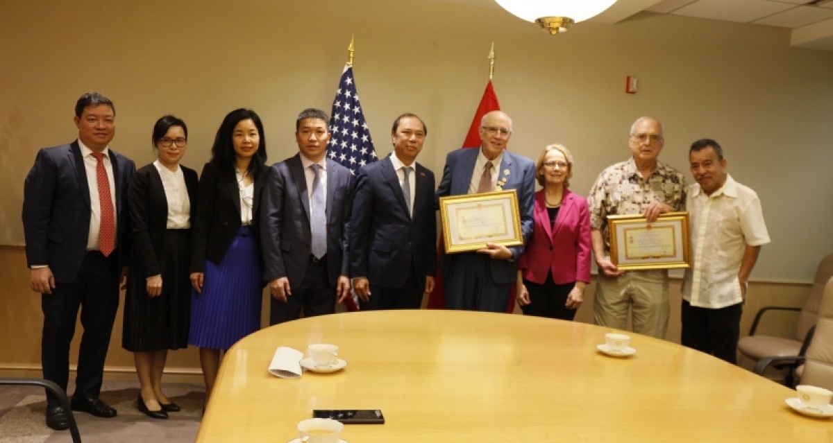 ຫວຽດ​ນາມ ຮັ​ບ​ຮູ້​ການ​ປະ​ກອບ​ສ່ວນ​ຂອງ​ບັນ​ດາ​ເພື່ອນ​ມິດ ອາ​ເມ​ລິ​ກາ