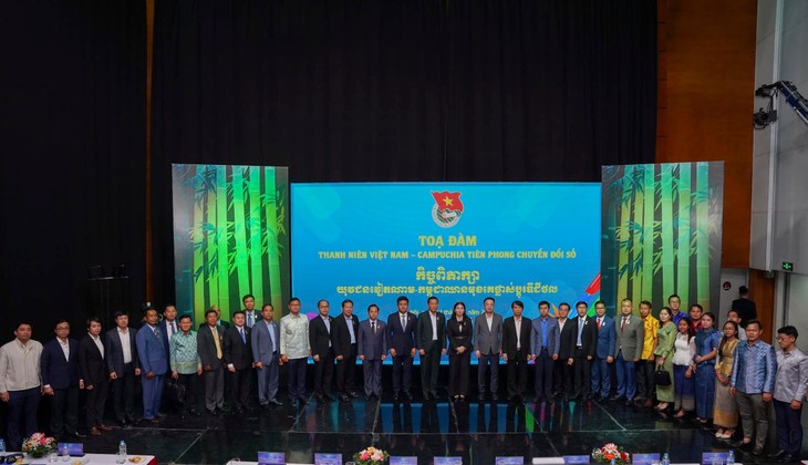 ຊາ​ວ​ໜຸ່ມ ຫວຽດ​ນາມ - ກຳ​ປູ​ເຈຍ ຊຸກ​ຍູ້​ກາ​ນ​ພົບ​ປະ​ແລກ​ປ່ຽນ, ເພີ່ມ​ທະ​ວີ​ຄວາມ​ສະ​ໜິດ​ຕິດ​ພັນ