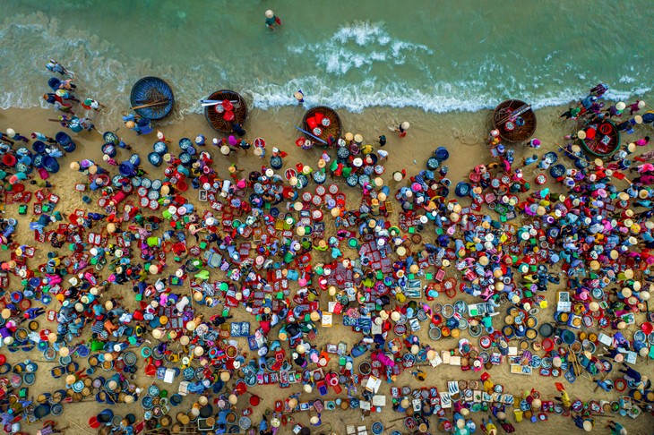 ແນະ​ນຳ​ຄຳ​ຖາມ​ການ​ເສັງ​ຂຽນ ເພື່ອ​ນ​ຮູ້​ຫຍັງ​ແດ່​ກ່ຽວ​ກັບ ຫວຽດ​ນາມ ປີ 2025