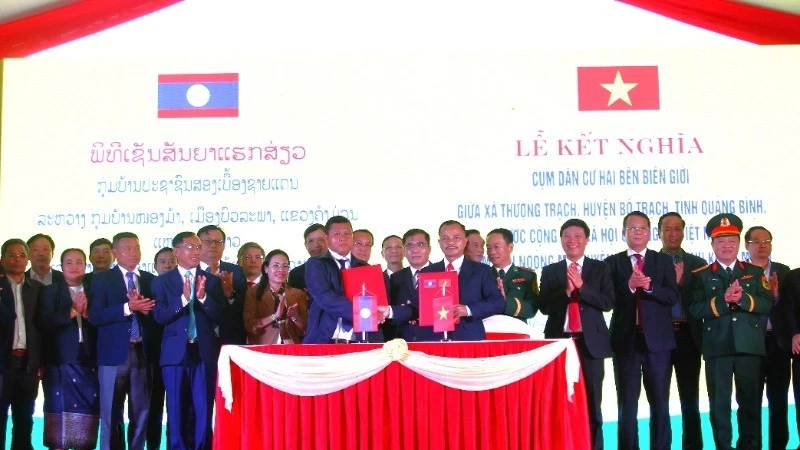 ຮູບ​ແບບ​ແຮກ​ສ່ຽວ ບ້ານ - ບ້ານ ເພີ່ມ​ພູນ​ຄູນ​ສ້າງ​ຄວາມ​ສາ​ມັກ​ຄີ, ມິດ​ຕະ​ພາບ​ລະ​ຫວ່າງ​ສອງ​ປະ​ເທດ ຫວຽດ​ນາມ - ລາ​ວ