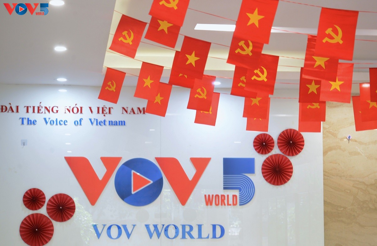 ການ​ກະ​ຈາຍ​ສຽງ​ພາ​ສາຕ່າງ​ປະ​ເທດ ສຳ​ລັບ ວັນ​ທ້ອນ​ໂຮມ​ປະ​ເທ​ດ​ຊາດ​ເປັນ​ເອ​ກະ​ພາບ