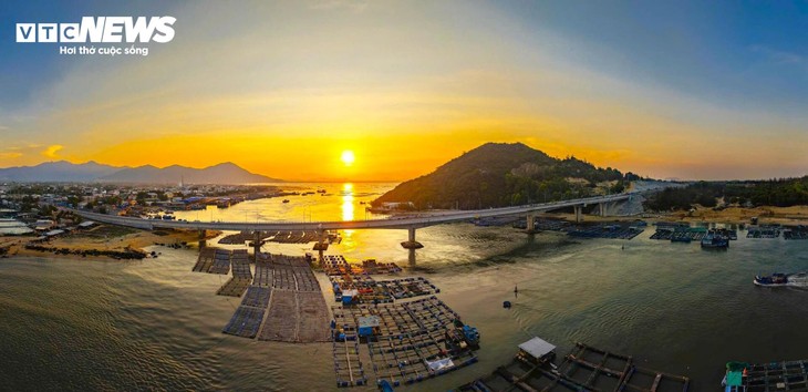 ບັນດາເສັ້ນທາງແຄມທະເລງາມດັ່ງພາບແຕ້ມຢູ່ ບິ່ງດິ້ງ