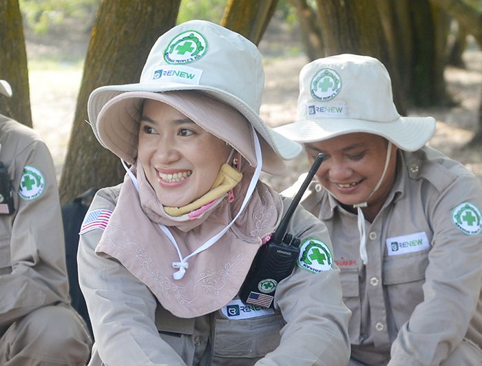 ບັນ​ດາ​ “ດອກ​ກຸຫຼາບ​​ເຫຼັກ​” ຢູ່ກອງ​ແມ່​ຍິງ​ເກັບ​ກູ້​ລະ​ເບີດທີ່​ຍັງ​ບໍ່​ທັນ​ແຕກ​ຢູ່ ກວ໋າງ​ຈິ ຫວຽດ​ນາມ