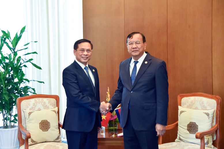 ການ​ເຄື່ອນ​ໄຫວ​ຂອງ​ທ່ານ​ຮອງ​ນາ​ຍົກ​ລັດ​ຖະ​ມົນ​ຕີ, ລັດ​ຖະ​ມົນ​ຕີ​ກະ​ຊວງການ​ຕ່າງ​ປະ​ເທດ ຫວຽດ​ນາມ ບຸ່ຍ​ແທັງ​ເຊີນ ຢູ່ນອກກອງ​ປະ​ຊຸມ MLC
