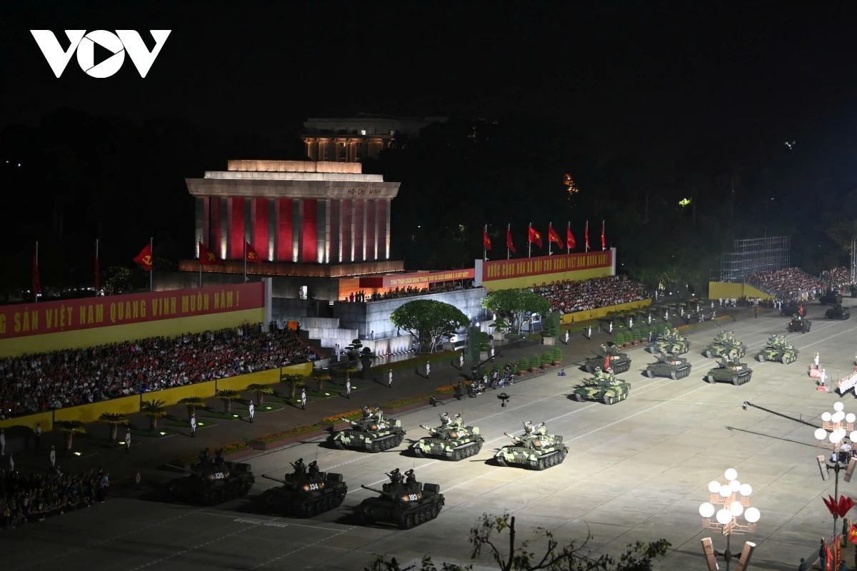 ແນະ​ນຳ​ກ່ຽວ​ກັບ​ພິ​ທີ​ເດີນ​ຂະ​ບວນ, ສວນ​ສະ​ໜາມ ສະ​ເຫຼີມ​ສະຫຼອງ 80 ປີ​ແຫ່ງວັນການ​ປະ​ຕິ​ວັດ​ເດືອນ​ສິງ​ຫາ ແລະ ວັນ​ຊາດ ຫວຽດ​ນາມ ທີ 2 ກັນ​ຍາ