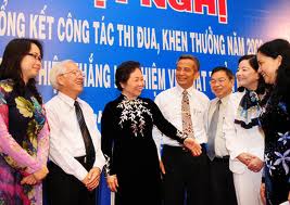 Konferensi evaluasi pekerjaan kompetisi dan pemberian penghargaan tahun 2011 diadakan di propinsi Nam Dinh