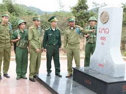 Membangun 18 tonggak perbatasan di ruas yang melewati dua provinsi Quang Nam (Vietnam) dan provinsi Se Kong (Laos)