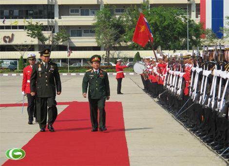 Memperkuat kerjasama antara  tentara dua negara Vietnam-Thailand
