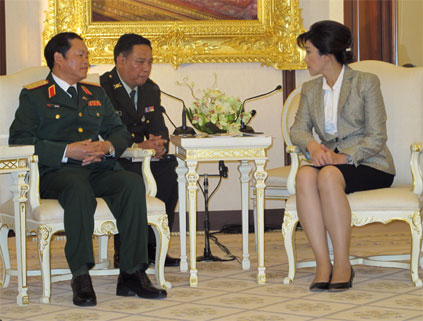 PM Thailand Yingluck Shinawatra menerima delegasi Tentara Rakyat Vietnam.