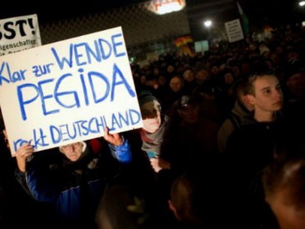 Demonstrasi  untuk menentang  aktivitas-aktivitas  PEGIDA di Jerman.