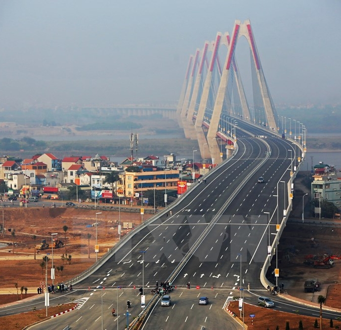 Jembatan-jembatan Hanoi yang menyambungkan waktu