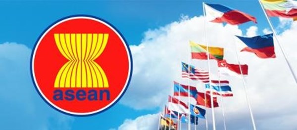 Viet Nam dan ASEAN  melaksanakan target-target   membangun Komunitas