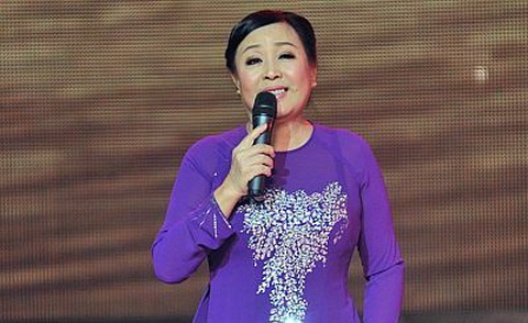 女性歌手トゥ・ヒェンの歌声